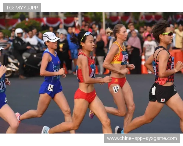 马拉松黑马比赛途中突然加速吓坏领跑车