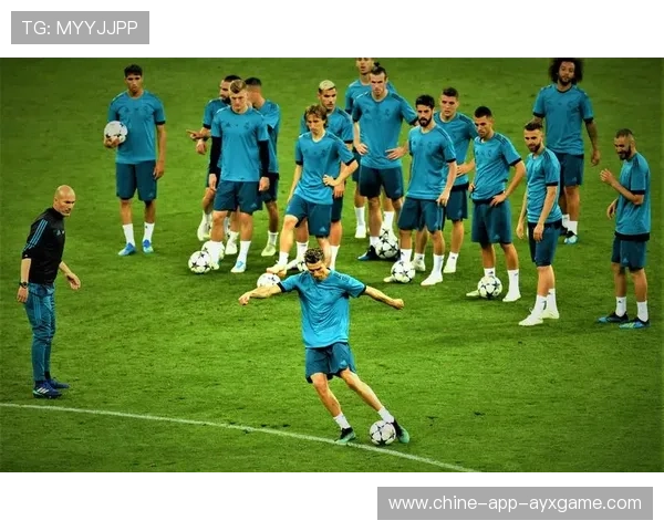 前锋私教披露：球员每天两小时额外射门训练