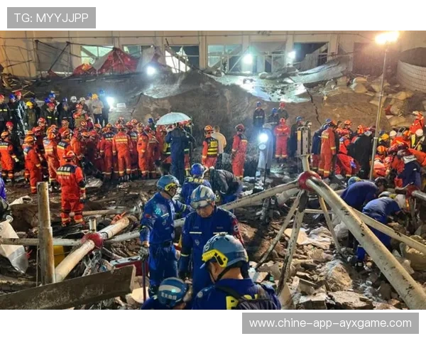 体育馆灯光突然熄灭！多名选手摔倒