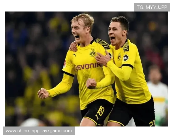 多特持续通过移动拉开对方阵型,布兰特创造空间 多特持续通过移动拉开对方阵型,布兰特创造空间