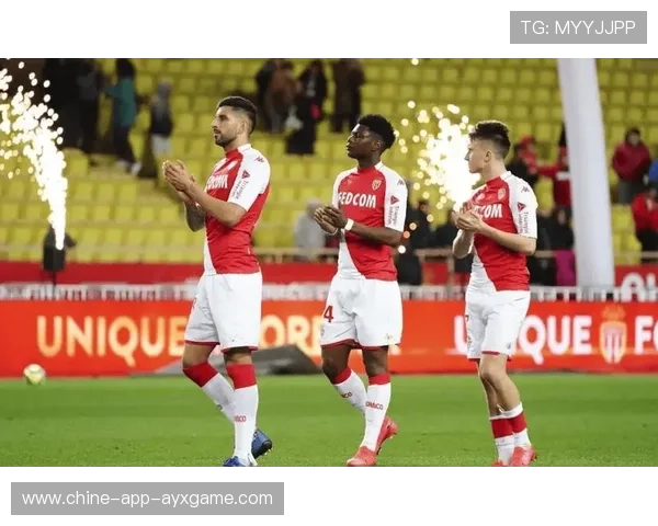 法甲摩纳哥传中威胁十足,门前混战屡出良机——从边路传中到射门的全场景训练解码