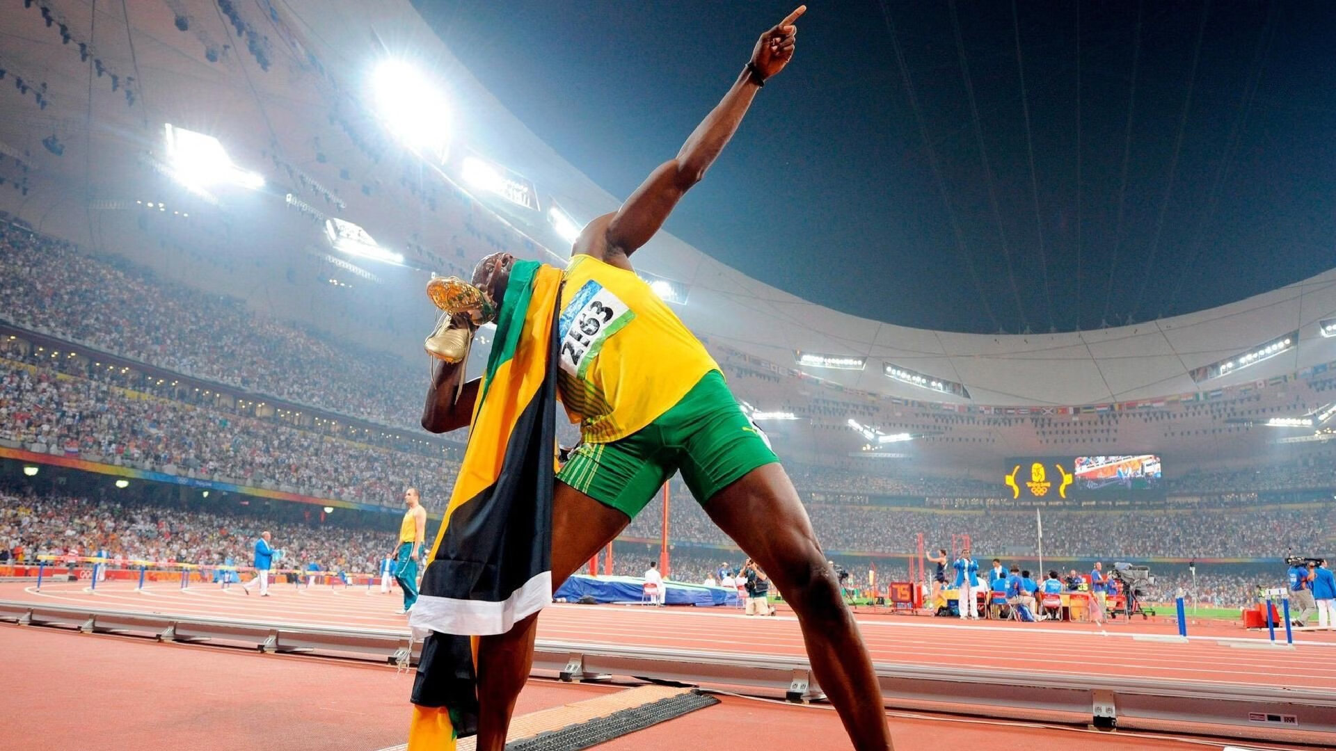 _城市天空漂移：在高楼间追逐速度_，漂浮在城市的天空